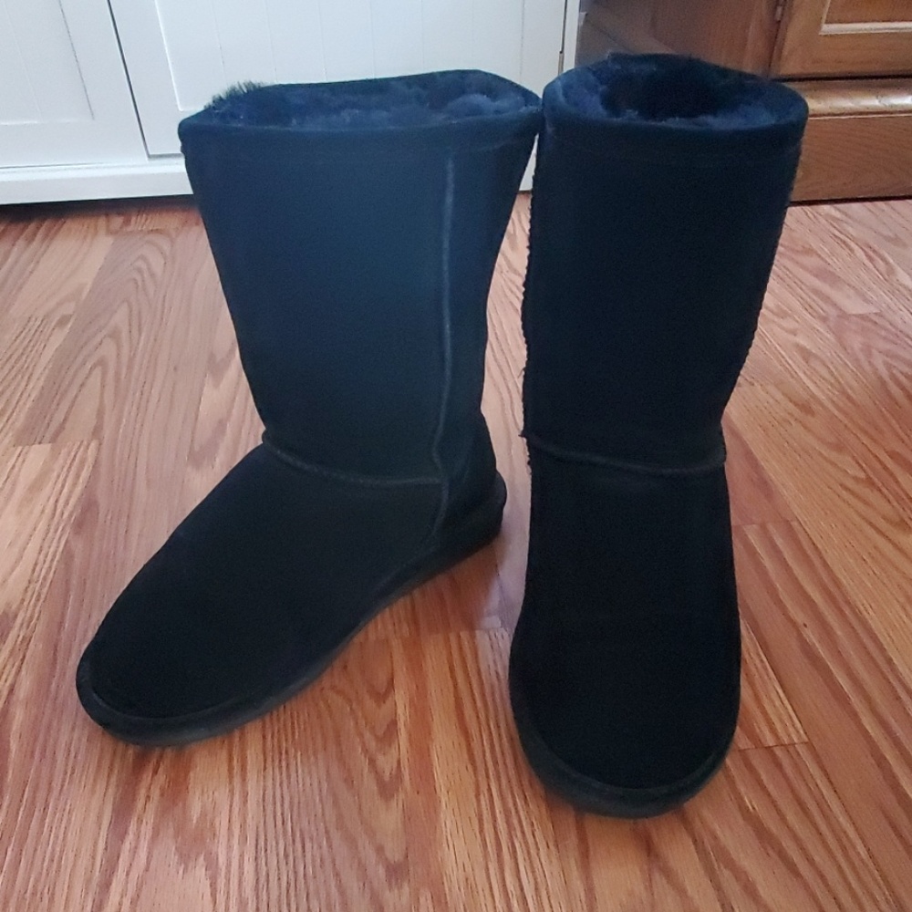 BearPaw Black boots